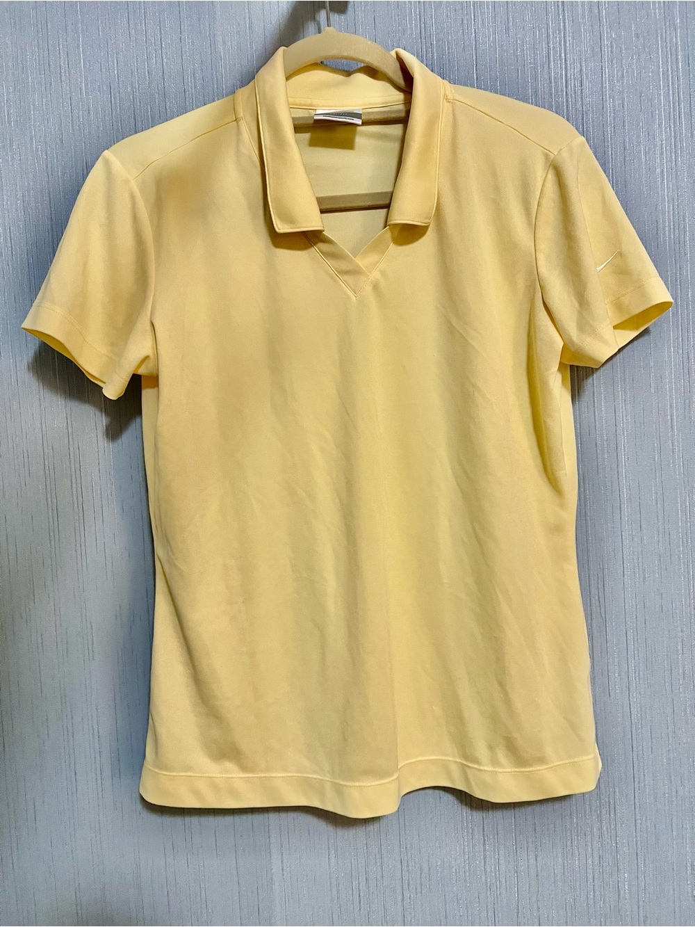Nike Golf Dri-Fit Women’s Soft V-Neck Polo Top in Pale Yellow